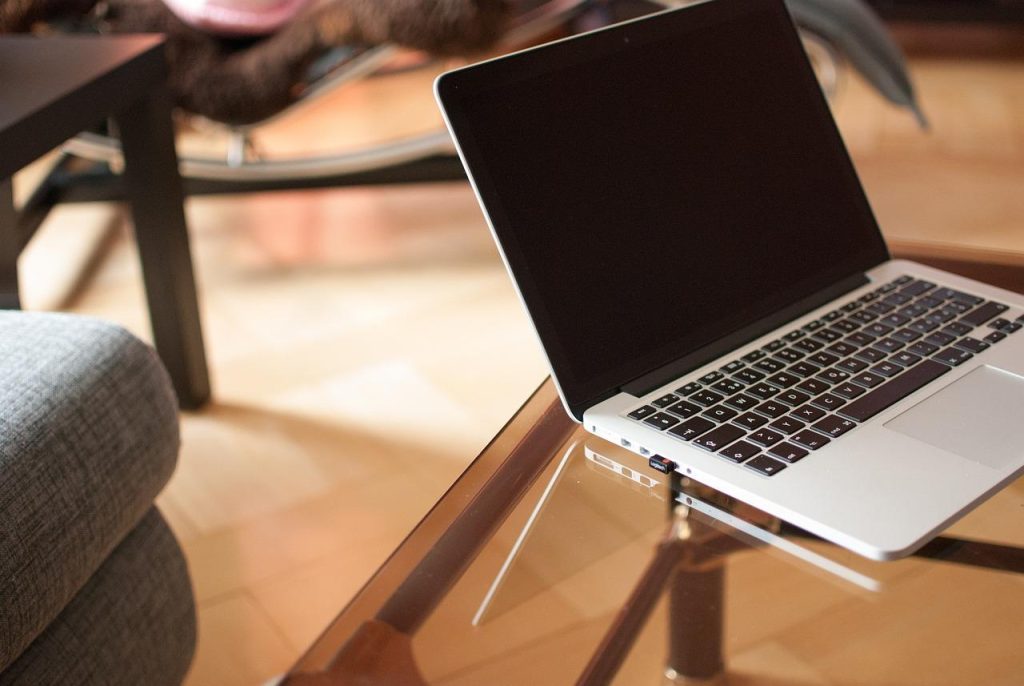 Vergelijking laptopverzekering opties: kosten, dekking en voorwaarden naast elkaar